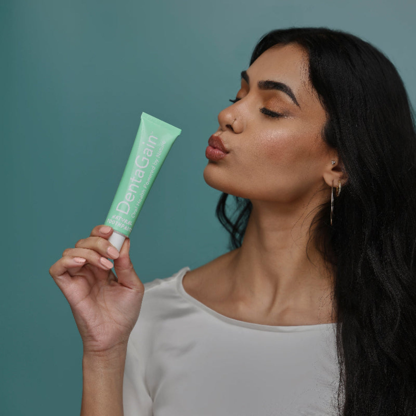 Natural vegan fluoride free toothpaste remineralising toothpaste for dental health